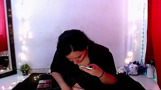 Snapshot of LuciaTomson chatting on 03/12/26, 04:24 LuciaTomson online show from 03/12/26, 04:24