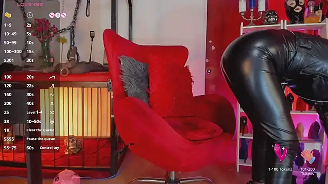 Snapshot of MistressAndre chatting on 12/17/25, 08:59 MistressAndre online show from 12/17/25, 08:59