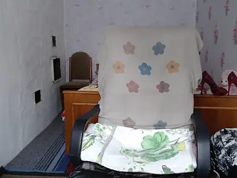 Snapshot of KittyyLaBeauty chatting on 06/26/26, 02:49 KittyyLaBeauty online show from 06/26/26, 02:49
