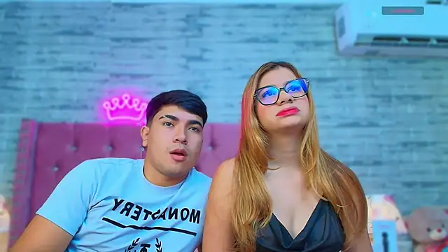 Snapshot of AuroraSim chatting on 12/22/24, 02:16 AuroraSim online show from 12/22/24, 02:16