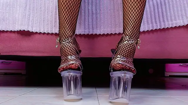 Snapshot of AuroraSim chatting on 10/28/25, 01:14 AuroraSim online show from 10/28/25, 01:14