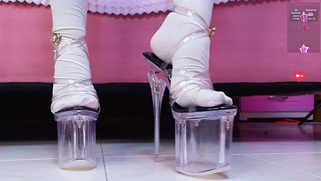 Snapshot of AuroraSim chatting on 12/15/25, 01:37 AuroraSim online show from 12/15/25, 01:37