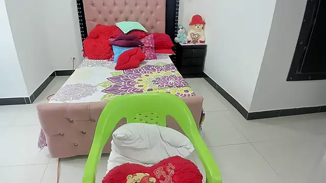 Snapshot of Karoline_Moore chatting on 01/25/25, 05:51 Karoline Moore online show from 01/25/25, 05:51