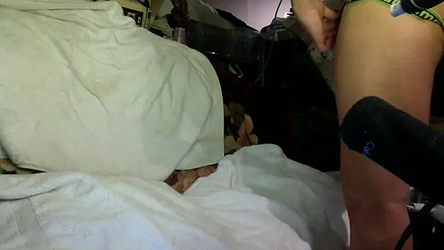 Snapshot of Phelyxx_elgato chatting on 12/06/24, 01:07 Phelyxx elgato online show from 12/06/24, 01:07