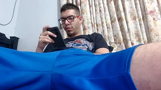 Snapshot of gollfather13 chatting on 02/12/25, 12:55 gollfather13 online show from 02/12/25, 12:55