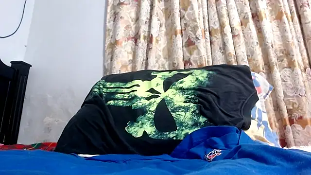 Snapshot of gollfather13 chatting on 02/25/25, 04:35 gollfather13 online show from 02/25/25, 04:35