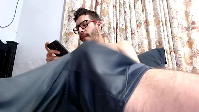 Snapshot of gollfather13 chatting on 03/01/25, 03:16 gollfather13 online show from 03/01/25, 03:16