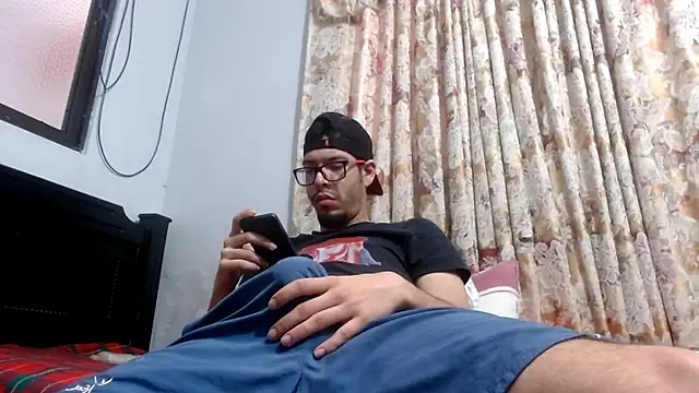 Snapshot of gollfather13 chatting on 03/15/25, 03:27 gollfather13 online show from 03/15/25, 03:27