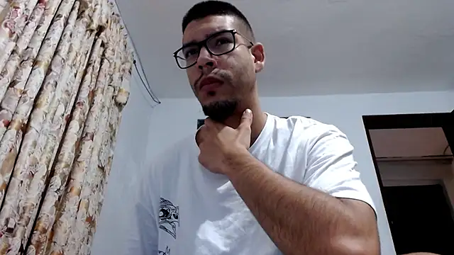 Snapshot of gollfather13 chatting on 09/18/25, 03:36 gollfather13 online show from 09/18/25, 03:36