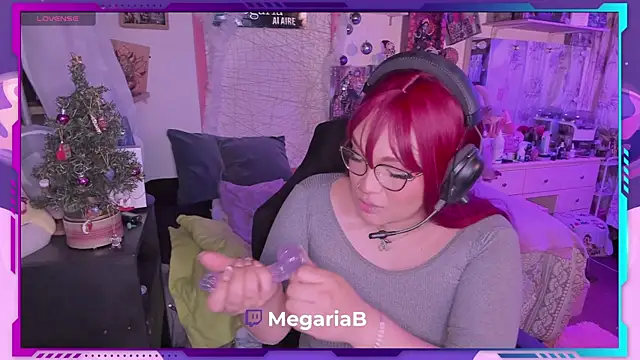 Snapshot of MegariaB chatting on 12/21/24, 04:52 MegariaB online show from 12/21/24, 04:52