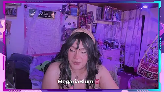 Snapshot of MegariaB chatting on 12/27/24, 04:26 MegariaB online show from 12/27/24, 04:26