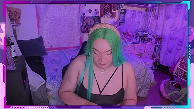 Snapshot of MegariaB chatting on 12/28/24, 03:58 MegariaB online show from 12/28/24, 03:58