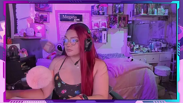 Snapshot of MegariaB chatting on 09/12/25, 04:12 MegariaB online show from 09/12/25, 04:12