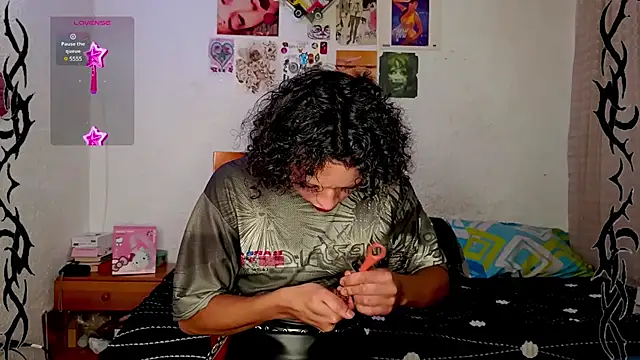 Snapshot of angelsdustxxx chatting on 12/23/24, 03:07 angelsdustxxx online show from 12/23/24, 03:07