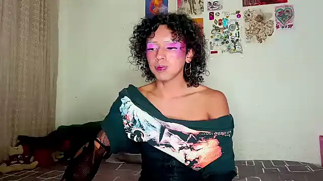 Snapshot of angelsdustxxx chatting on 02/15/25, 12:48 angelsdustxxx online show from 02/15/25, 12:48