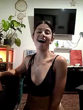 Snapshot of latinkiera chatting on 02/13/25, 10:43 latinkiera online show from 02/13/25, 10:43