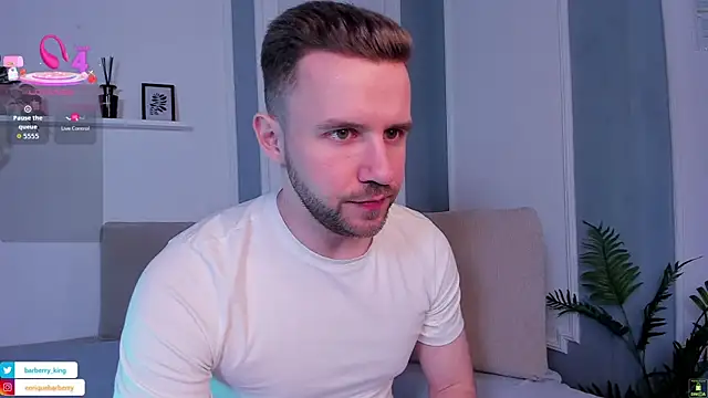 Snapshot of EnriqueBarberry chatting on 04/16/26, 11:44 EnriqueBarberry online show from 04/16/26, 11:44