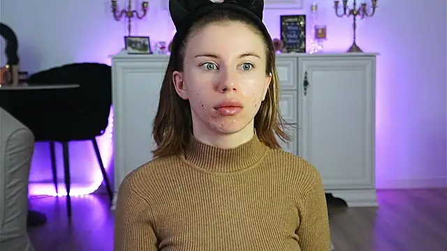 ivyleague  online show from 11/03/25, 03:30