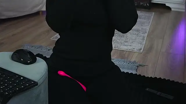 Snapshot of ivyleague_ chatting on 01/16/26, 06:17 ivyleague online show from 01/16/26, 06:17