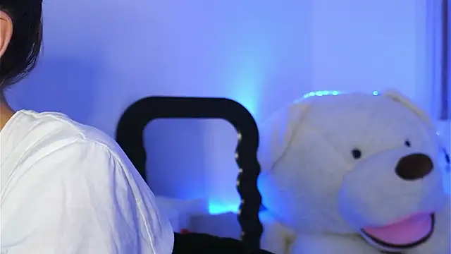 Snapshot of ivyleague_ chatting on 03/01/26, 06:21 ivyleague online show from 03/01/26, 06:21