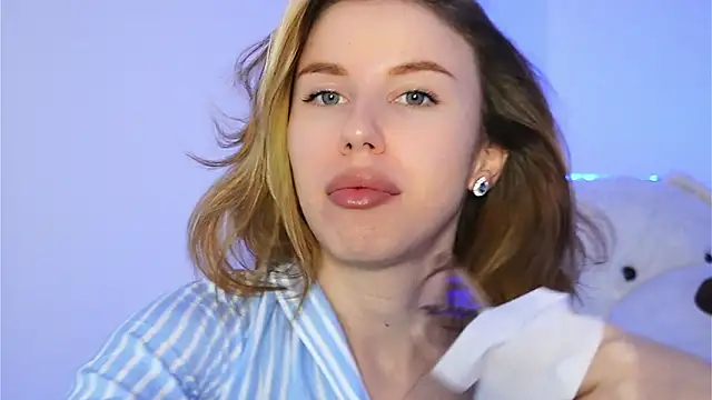 Snapshot of ivyleague_ chatting on 03/03/26, 06:25 ivyleague online show from 03/03/26, 06:25