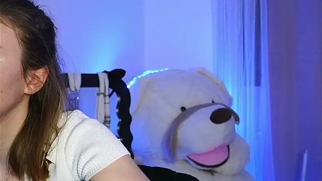 Snapshot of ivyleague_ chatting on 03/21/26, 06:22 ivyleague online show from 03/21/26, 06:22