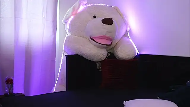 Snapshot of ivyleague_ chatting on 04/21/26, 03:39 ivyleague online show from 04/21/26, 03:39