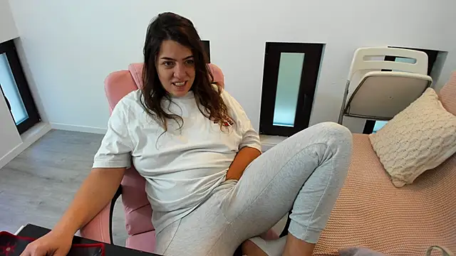 Dyana Kaylinn online show from 11/02/25, 05:32