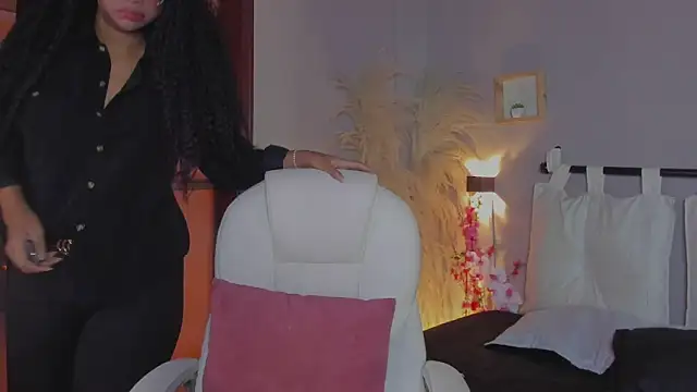 nayah   online show from 01/29/25, 07:43