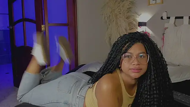 nayah   online show from 02/07/25, 01:36