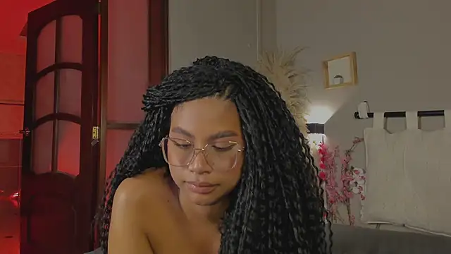 nayah   online show from 02/12/25, 10:37