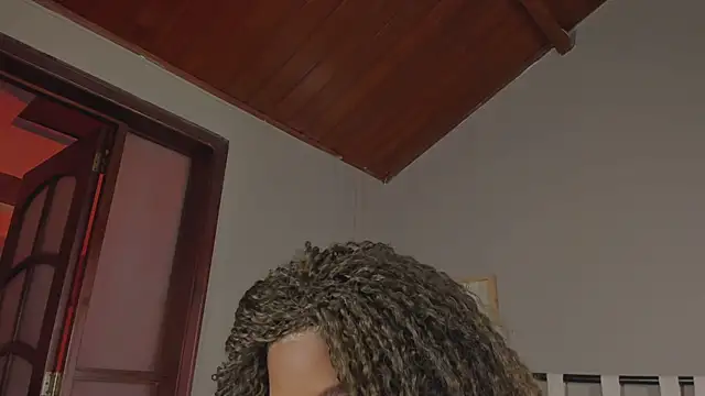 nayah   online show from 02/25/25, 09:02