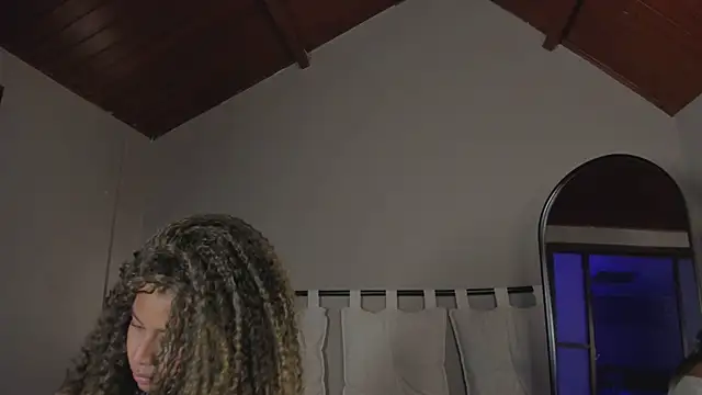 nayah   online show from 03/04/25, 01:45