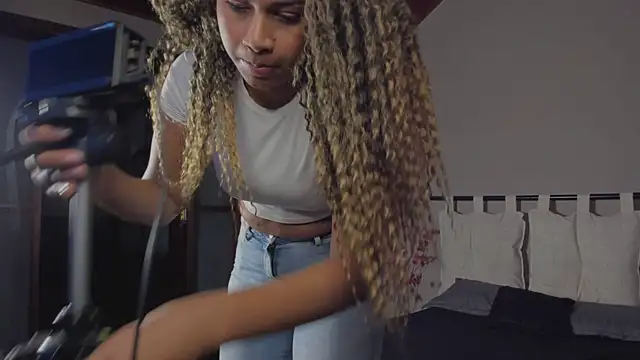 nayah   online show from 03/11/25, 08:09