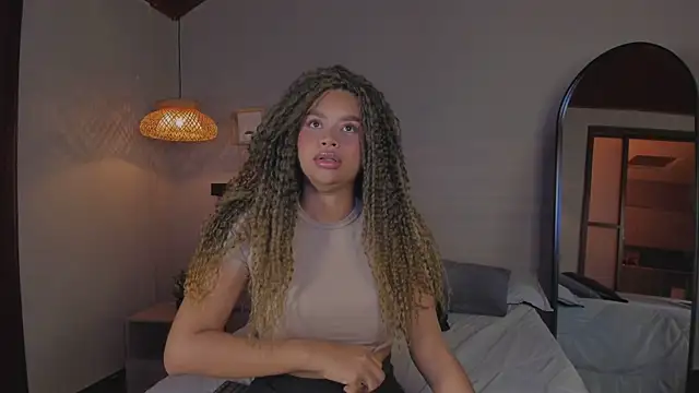 nayah   online show from 03/18/25, 09:21