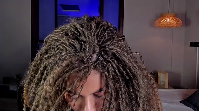 nayah   online show from 09/16/25, 07:59