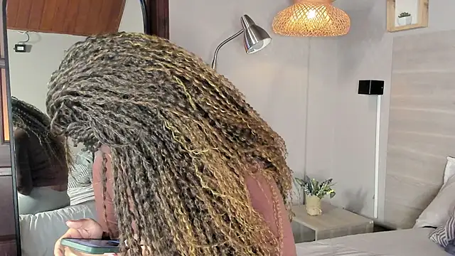 nayah   online show from 03/31/26, 08:09