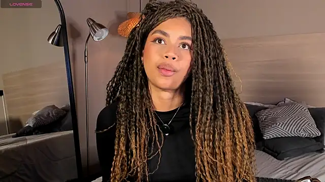 nayah   online show from 04/15/26, 08:09