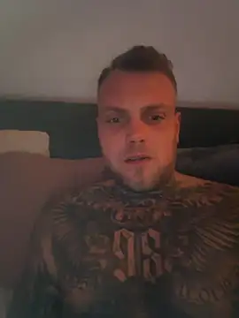 Snapshot of TricolorGyro3 chatting on 10/27/25, 01:20 TricolorGyro3 online show from 10/27/25, 01:20