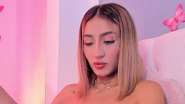 Snapshot of rosemonrooe chatting on 04/06/26, 02:18 rosemonrooe online show from 04/06/26, 02:18