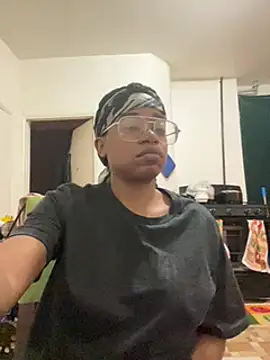 Snapshot of MommyConfident chatting on 01/27/25, 10:49 MommyConfident online show from 01/27/25, 10:49