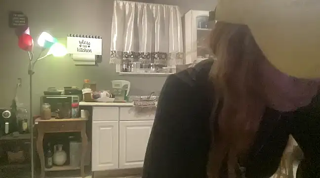 Snapshot of MommyConfident chatting on 01/29/25, 09:33 MommyConfident online show from 01/29/25, 09:33