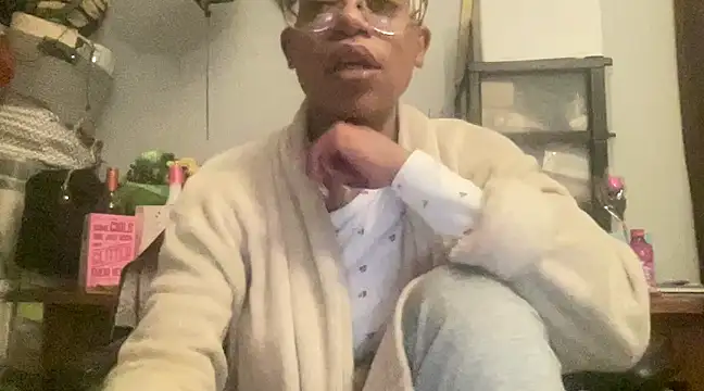 Snapshot of MommyConfident chatting on 02/17/25, 03:58 MommyConfident online show from 02/17/25, 03:58