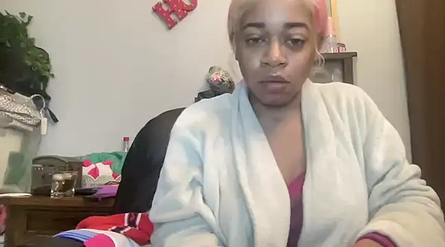 Snapshot of MommyConfident chatting on 03/15/25, 05:41 MommyConfident online show from 03/15/25, 05:41