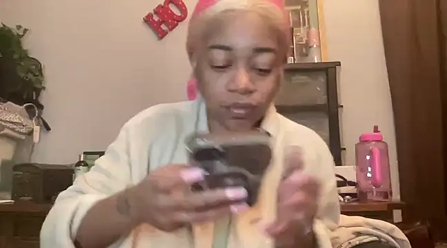 MommyConfident online show from 03/20/25, 03:47