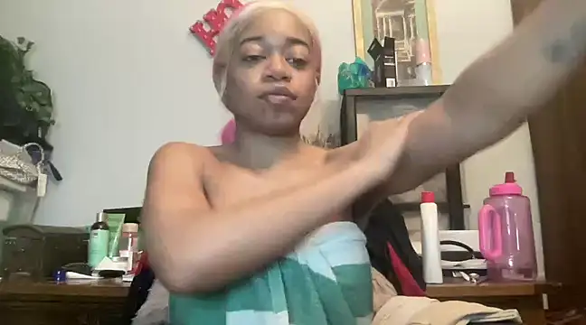 Snapshot of MommyConfident chatting on 03/20/25, 06:53 MommyConfident online show from 03/20/25, 06:53