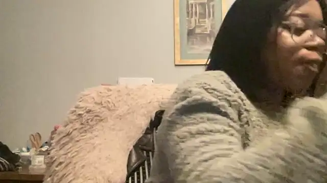 Snapshot of MommyConfident chatting on 01/05/26, 09:18 MommyConfident online show from 01/05/26, 09:18