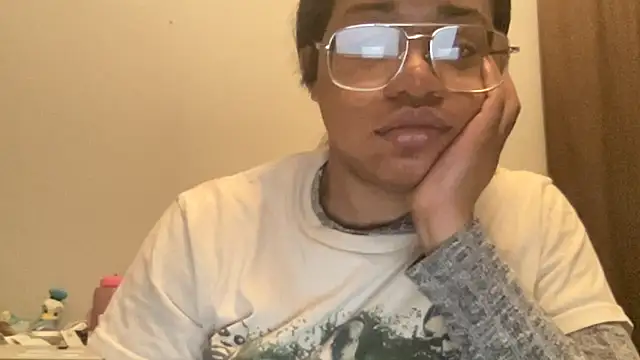 Snapshot of MommyConfident chatting on 01/19/26, 05:33 MommyConfident online show from 01/19/26, 05:33