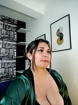 Snapshot of Devil_Sara chatting on 02/06/25, 10:43 Devil Sara online show from 02/06/25, 10:43