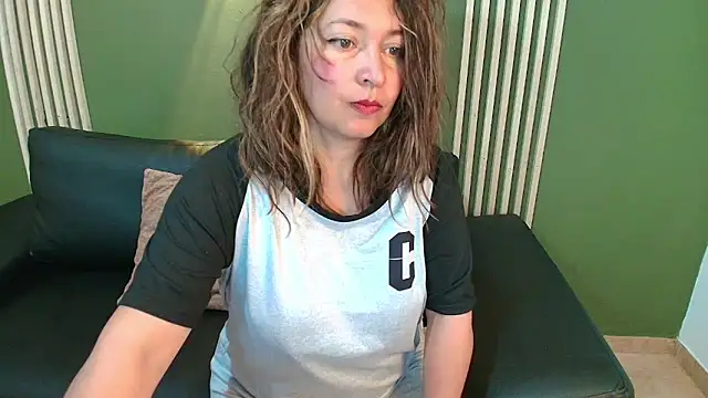 Snapshot of Devil_Sara chatting on 10/22/25, 12:27 Devil Sara online show from 10/22/25, 12:27